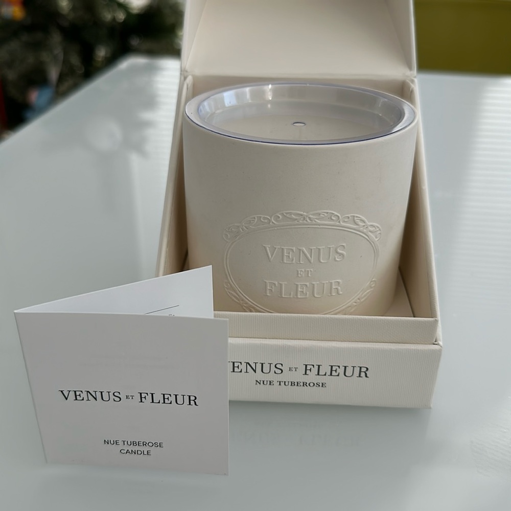 *NEW* Venus et Fleur Nue Tuberose Candle (11 oz.)